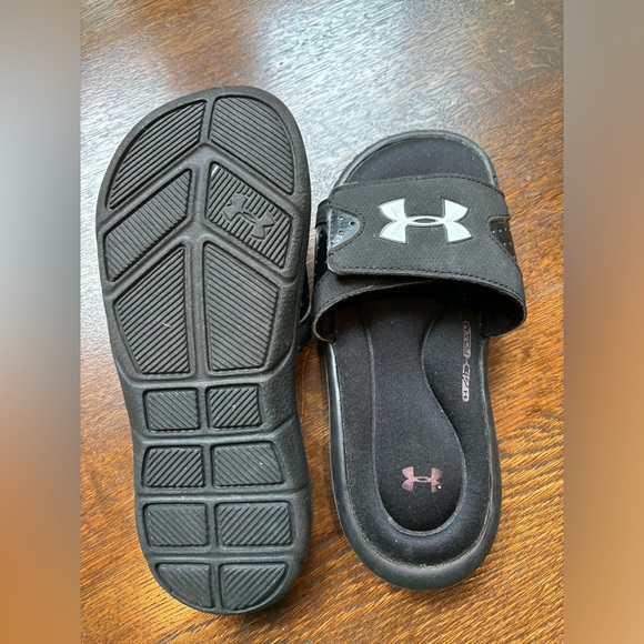 Under Armour Youth sports slides - Picture 2 of 3